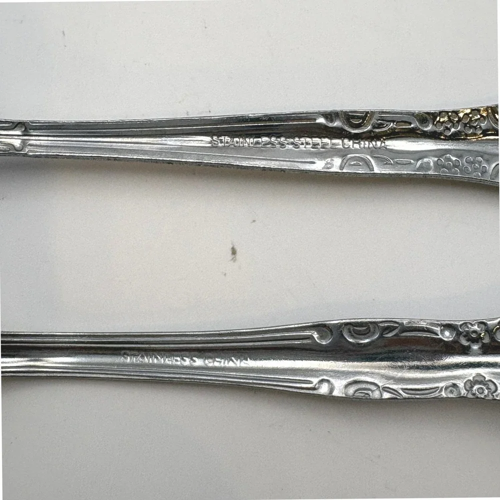 Lot 4 Stainless China Floral Scroll Teaspoons Soup Spoon Chateau Style Flatware